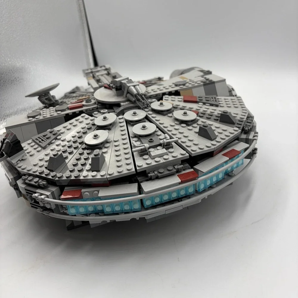 LEGO Star Wars: Millennium Falcon (75257) Built Set W 2  Mini Figs